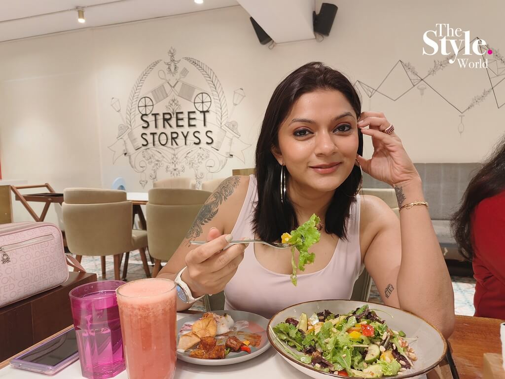 The winner between Street Food and Street Fashion is Street Stroyss
