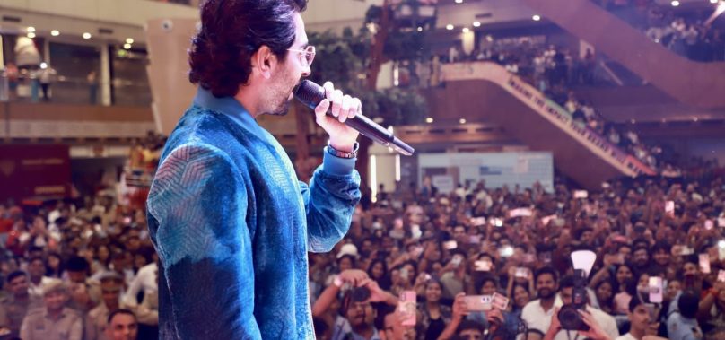 Ayushmann Khurrana, Lead Actor in Dream Girl 2, Enjoys His Time In Gaur City Mall, Enthrals Audience