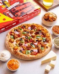 Pan India Pizza Chain London Yard launches in Mumbai with its Monster pizza - a 30 incher!