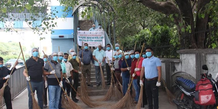 NSIC conducts Shraam Daan Activity in Public Places