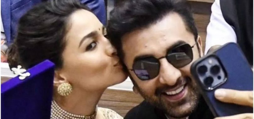 Alia plants kiss on Ranbir in UNSEEN pics