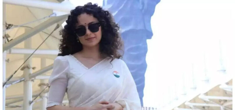 Kangana distributes sweets as her becomes an aunt