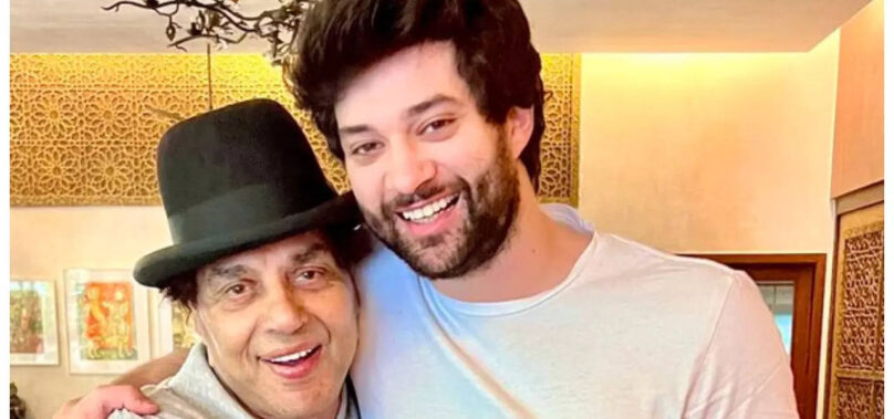 Dharmendra poses with his Rajveer Deol: PIC