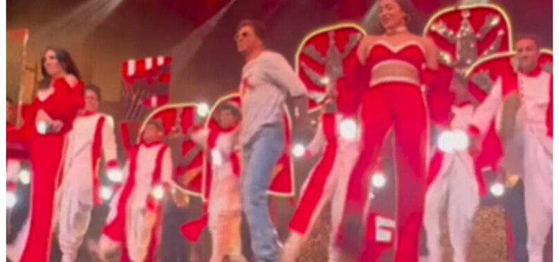 Fans cheer as SRK grooves to Jawan song