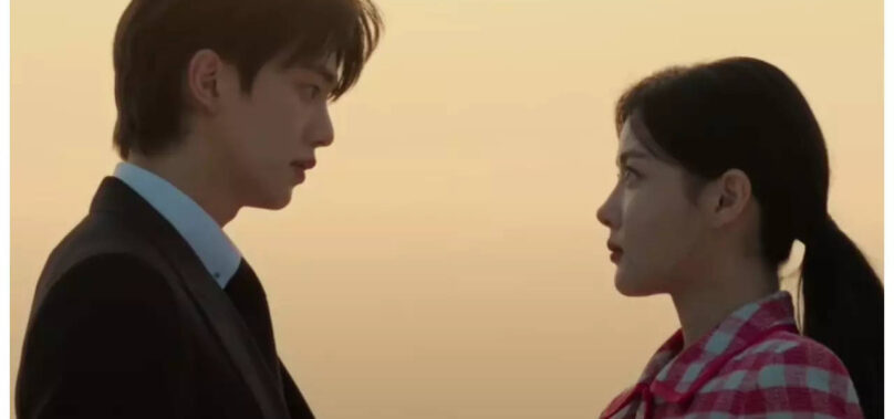 Song Kang can’t take his eyes off Kim Yoo Jung