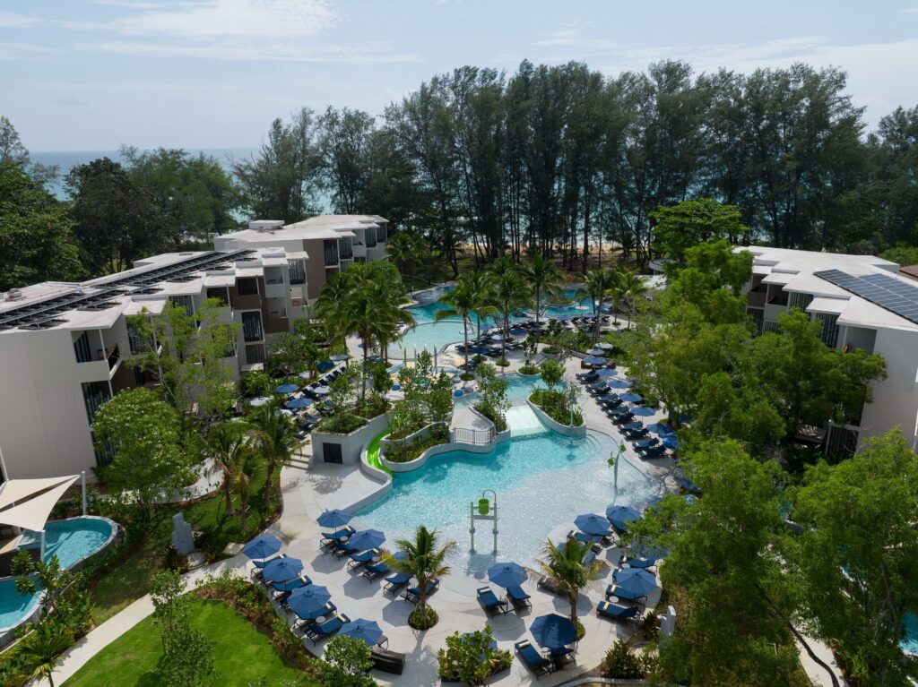 Le Méridien Phuket Mai Khao Beach Resort