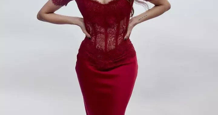 Janhvi Kapoor is here to slay in scarlet corset gown