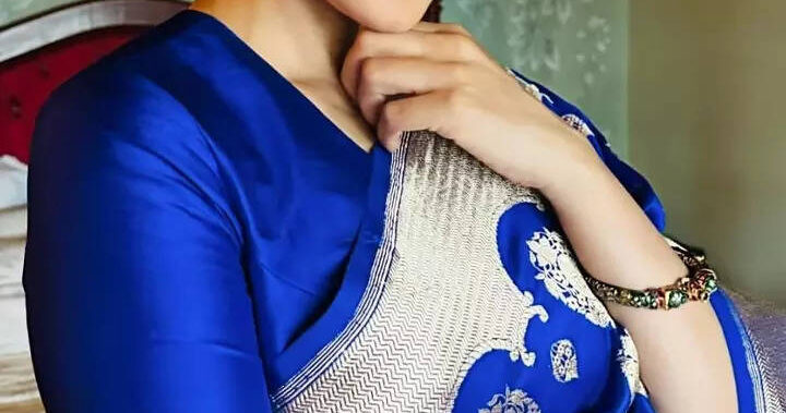 Kangana Ranaut’s retro look in a blue saree