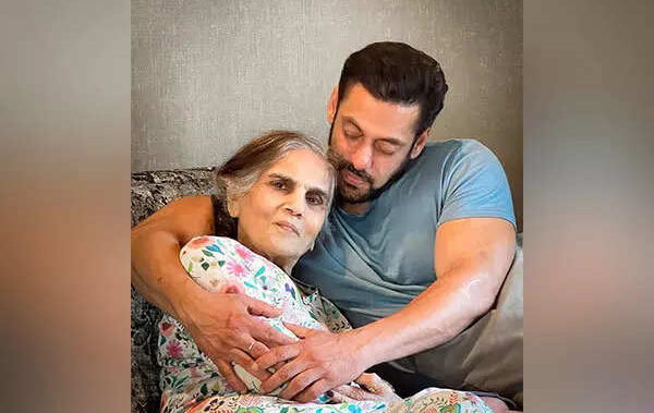 Fans react to Salman’s cute moment with mom