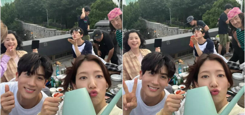 Park Hyung-sik and Park Shin-hye share selfies