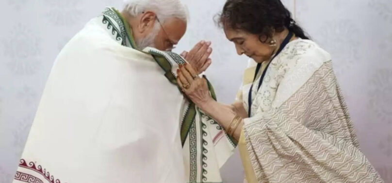 Vyjayanthimala greets PM Modi with a shawl