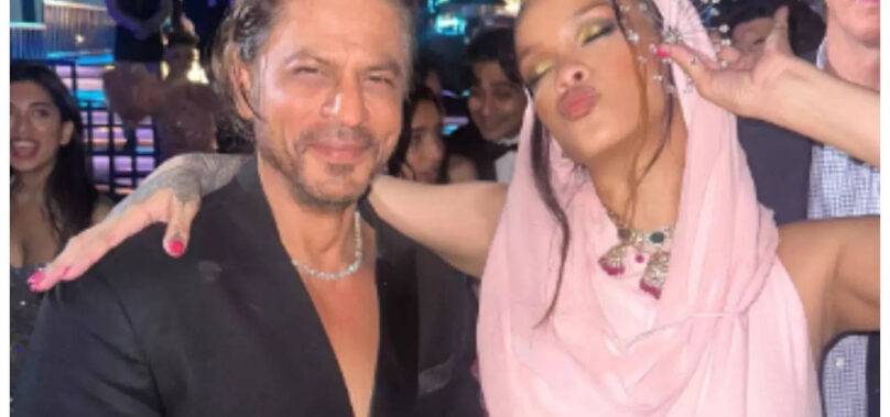 SRK and Rihanna’s picture goes VIRAL