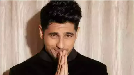 Sidharth shows a warm gesture for a young fan