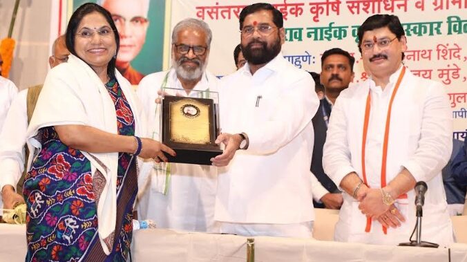 Dr. Bhagyashree Patil Honoured with Late Vasantrao Naik Award from CM Eknath Shinde