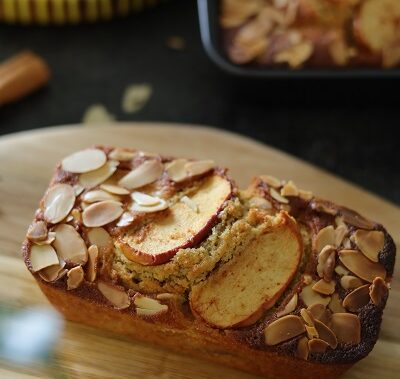 Savor the Season with South African Apples and Pears Cinnamon Tea Cake: A Warm and Comforting Delight