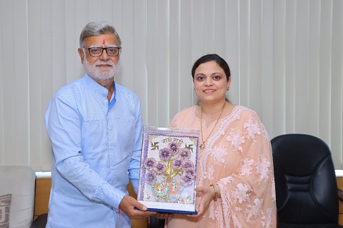 Legendary media veteran Prabhu Chawla shares insights with students at Accurate Institute orientation program