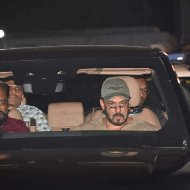 Salman joins Arpita, Aayush for Ganesh visarjan