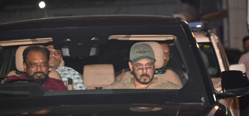 Salman joins Arpita, Aayush for Ganesh visarjan