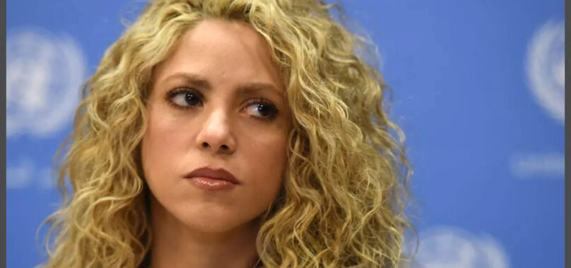 Fan inappropriately films Shakira on stage