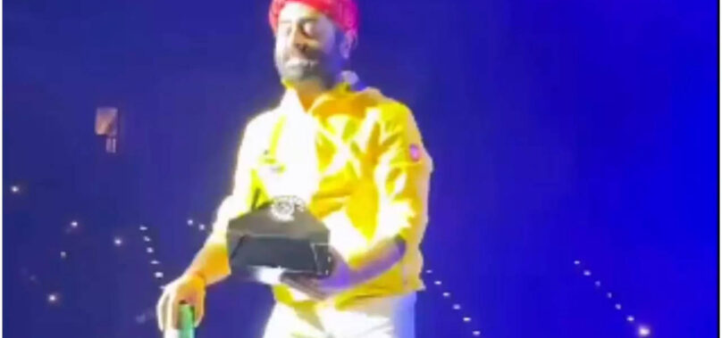 Arijit removes fan’s food from stage during concert