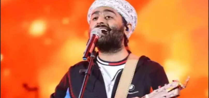 Arijit apologizes to female fan on being manhandled