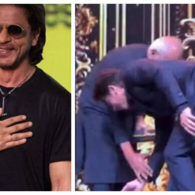 SRK touches Mani Ratnam’s feet and wins heart