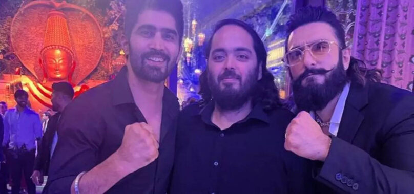 Ranveer poses with Vijender Singh and Anant Ambani