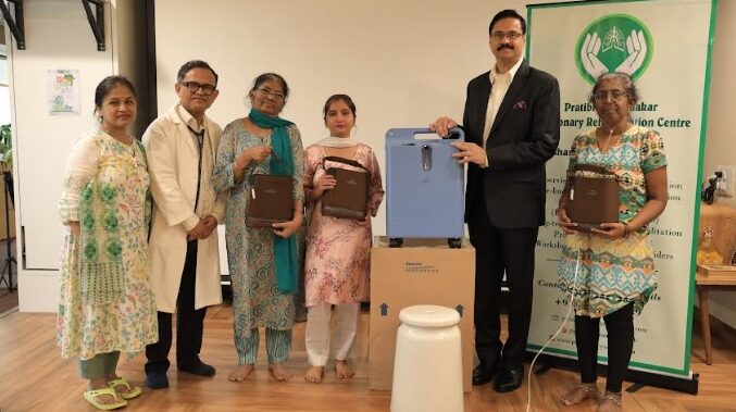 Masala King Dhananjay Datar Gifts Oxygen Kits to Patients of Pulmonary Diseases in Mumbai