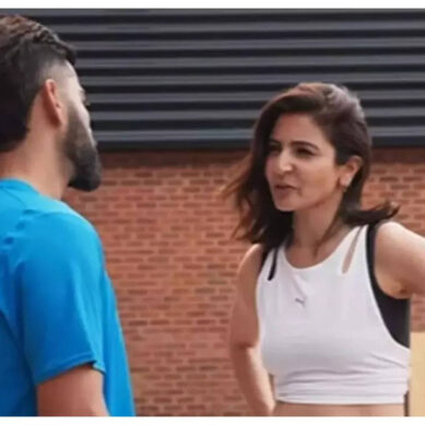 Anushka beats Virat with her gully cricket rules