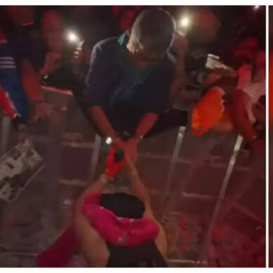 Diljit bows before Gajraj Rao at London concert: Video