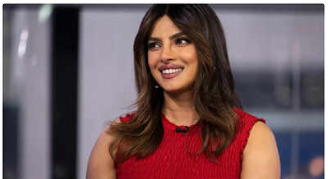 Priyanka clicks pics with paps as she leaves Mumbai: WATCH