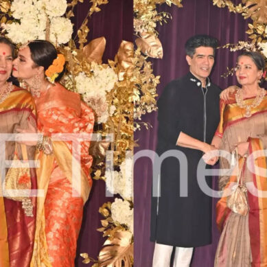 Rekha kisses Shabana Azmi at Diwali bash: PICS