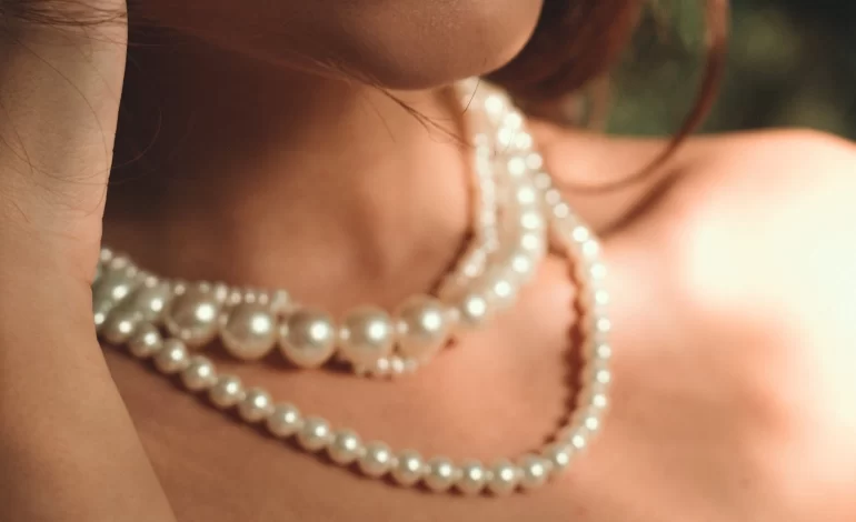  Pearl Necklace: 6 Ways to Style Pearl Necklaces with Your Trendy Outfit| The Style. World