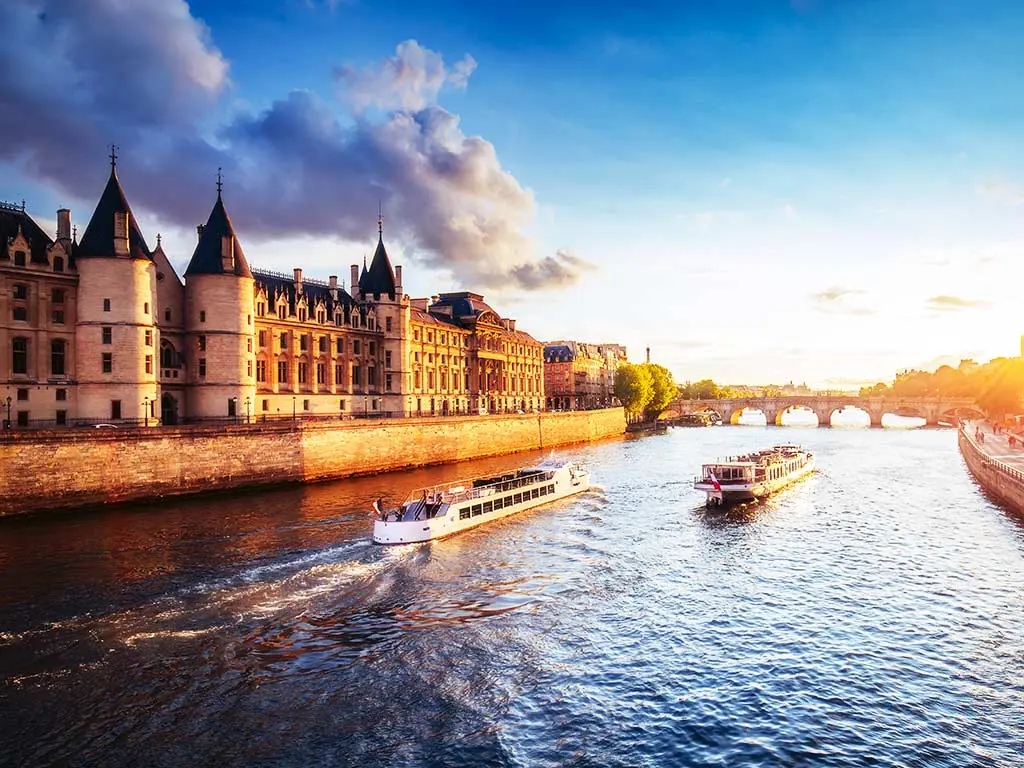 Travelling In Paris : Combo Offers Itinerary 