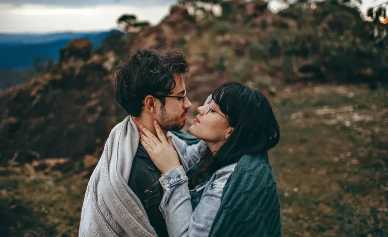  The Importance of Emotional Intelligence in Love: Weaving the Threads of Lasting Connection 