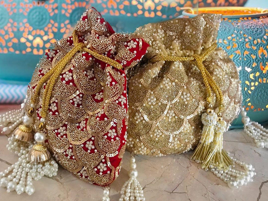 Wedding Accessories Trends for 2024 :Top 10 Accessories Step into Wedding Bliss