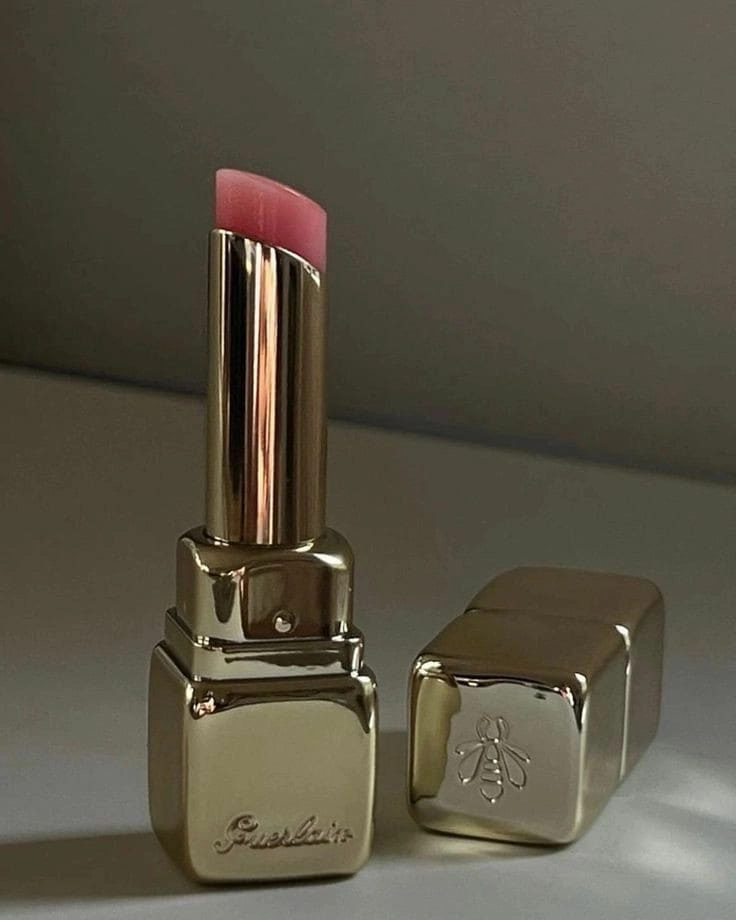 Lipstick-A-Liquid-Luxury-A-Look-at-the-Worlds-Most-Expensive-Lip-Colors