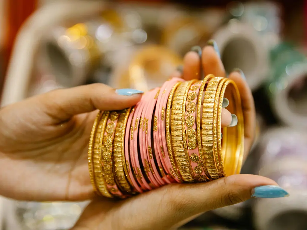 Exquisite Diwali Gift Accessories to Elevate Festive Cheer